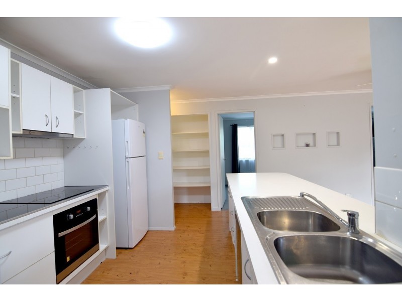64 Alexander Drive, Highland Park QLD 4211