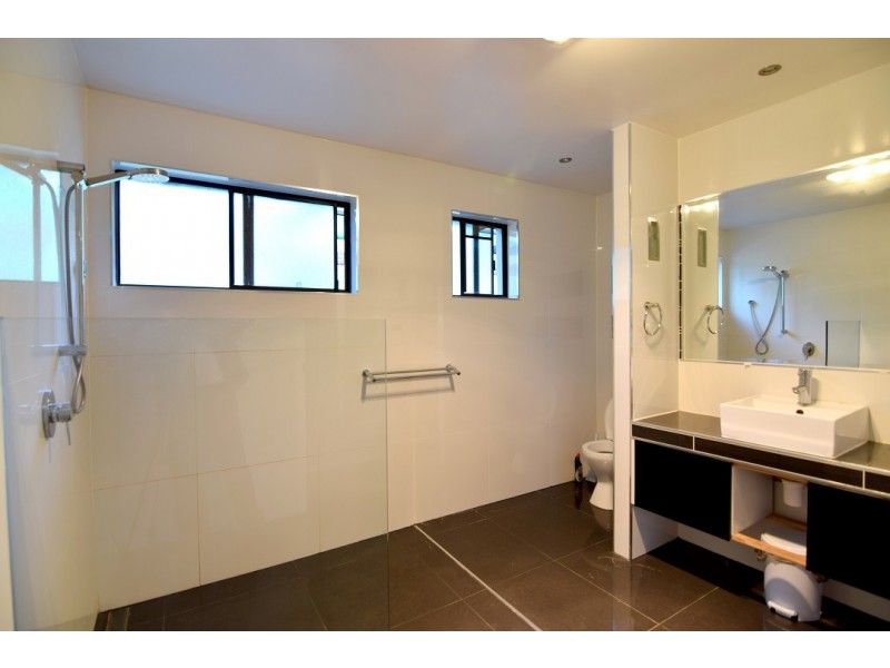 64 Alexander Drive, Highland Park QLD 4211