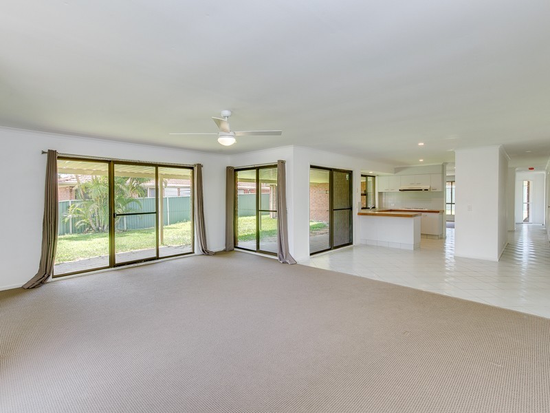83 Parkes Drive, Helensvale QLD 4212
