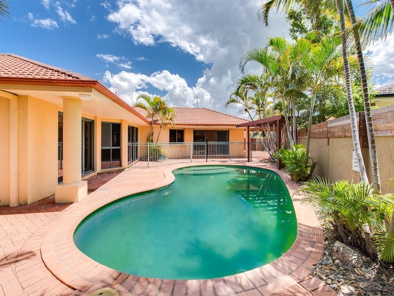 15 Oyster Cove Promenade, Helensvale QLD 4212