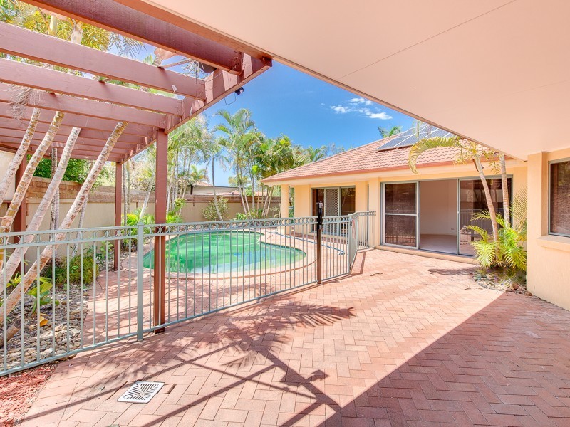 15 Oyster Cove Promenade, Helensvale QLD 4212