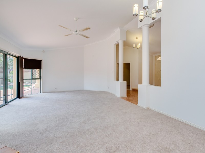 15 Oyster Cove Promenade, Helensvale QLD 4212