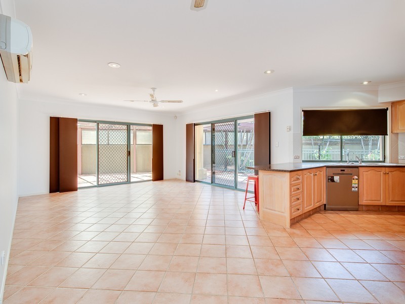 15 Oyster Cove Promenade, Helensvale QLD 4212