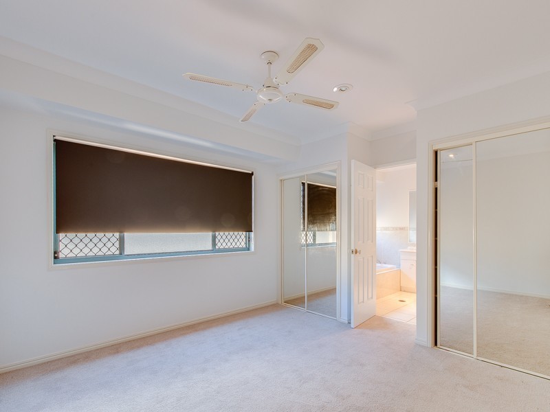 15 Oyster Cove Promenade, Helensvale QLD 4212