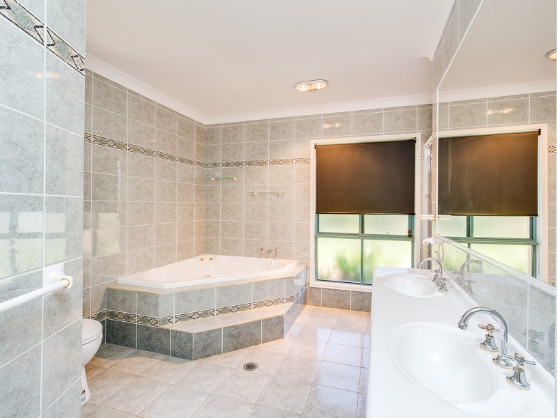 15 Oyster Cove Promenade, Helensvale QLD 4212