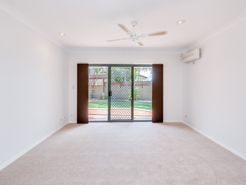 15 Oyster Cove Promenade, Helensvale QLD 4212