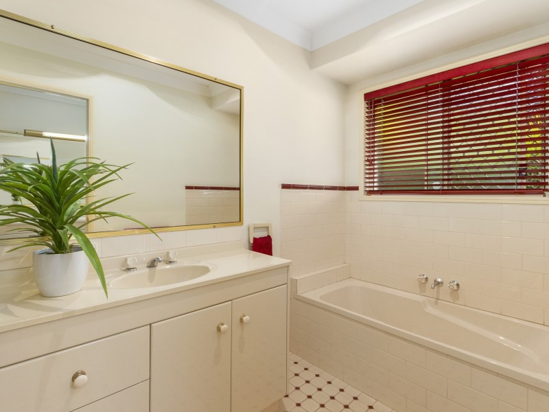 26 Edgeworth Place, Helensvale QLD 4212