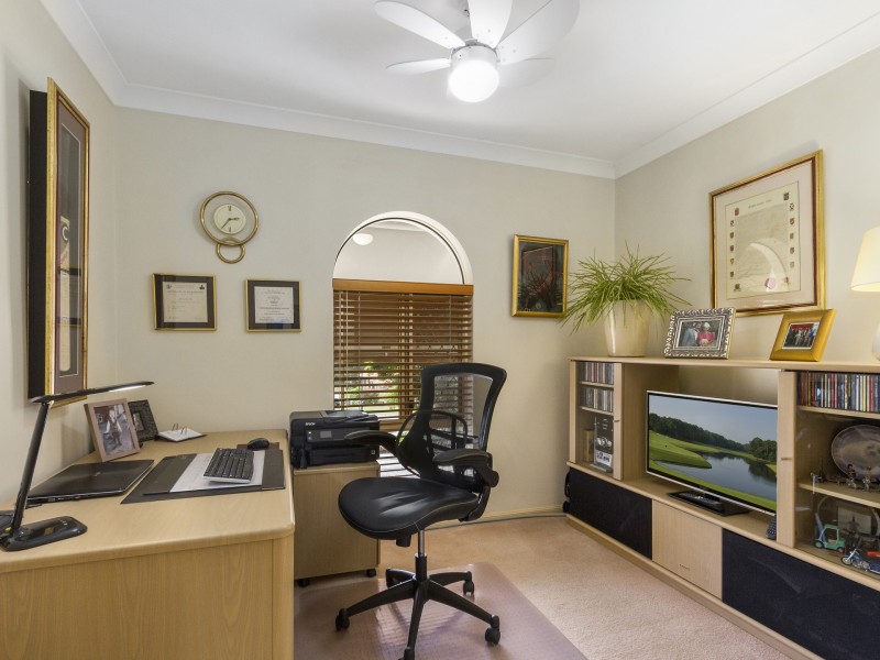 26 Edgeworth Place, Helensvale QLD 4212