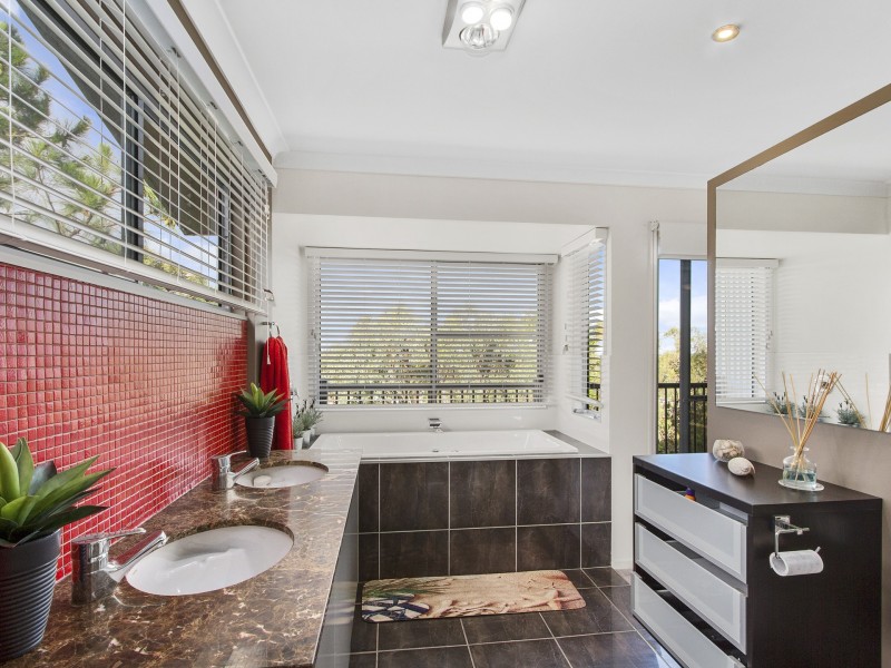 45 Crestridge Crescent, Oxenford QLD 4210