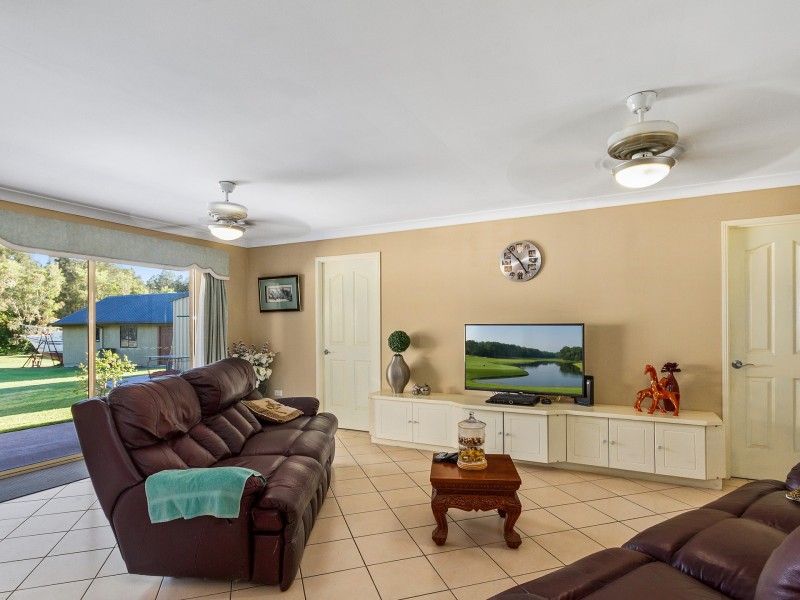 9 Eastern Court, Helensvale QLD 4212