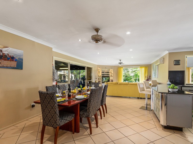 9 Eastern Court, Helensvale QLD 4212