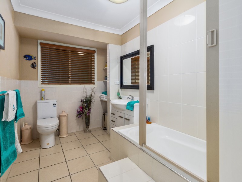 9 Eastern Court, Helensvale QLD 4212