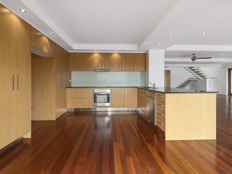106 Salerno Street, Isle Of Capri QLD 4217