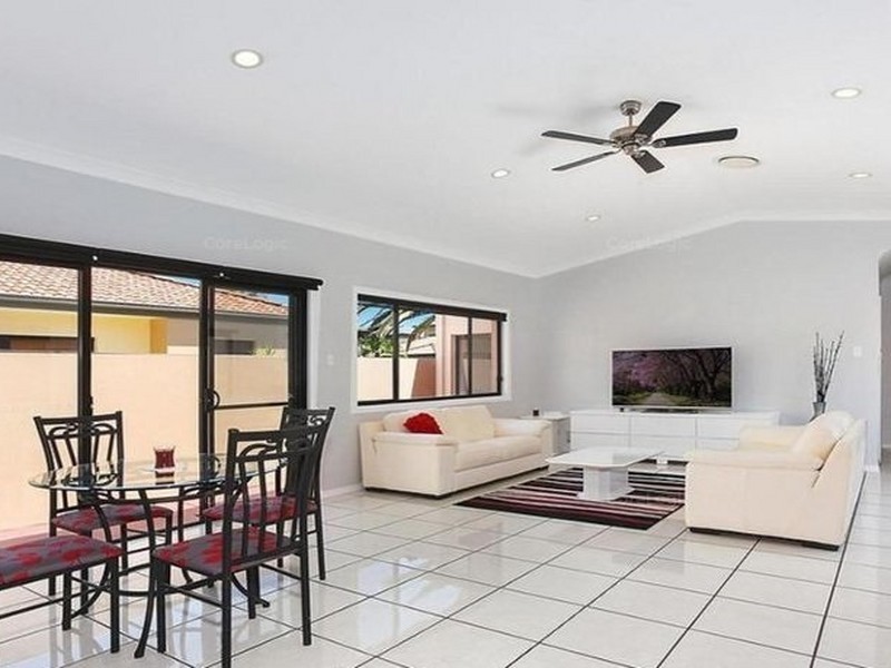 541 Oyster Cove Promenade, Helensvale QLD 4212