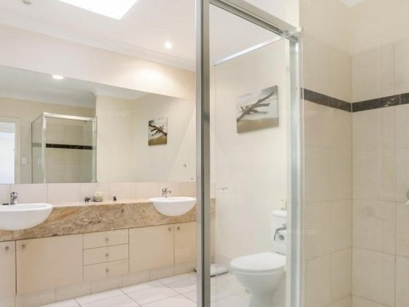 541 Oyster Cove Promenade, Helensvale QLD 4212