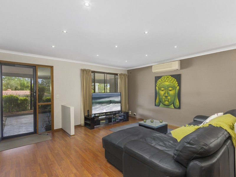 8 Linksview Court, Helensvale QLD 4212