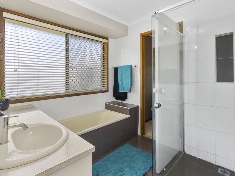 8 Linksview Court, Helensvale QLD 4212
