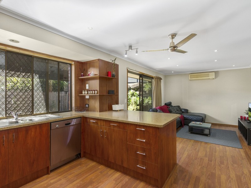 8 Linksview Court, Helensvale QLD 4212
