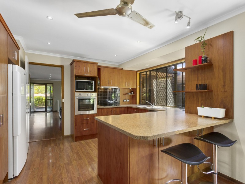 8 Linksview Court, Helensvale QLD 4212