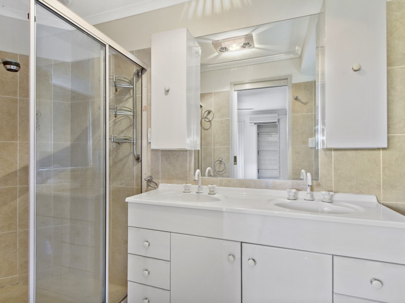 18 Tanunda Drive, Helensvale QLD 4212