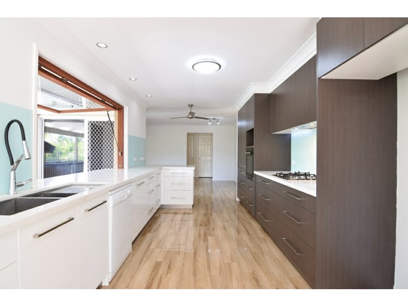 9 Crenshaw Court, Parkwood QLD 4214