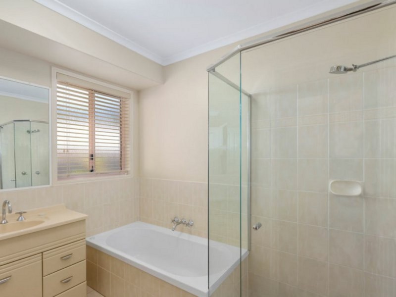 15 Whyalla Court, Helensvale QLD 4212