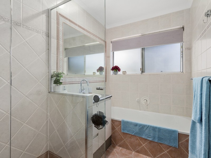 96 Parkes Drive, Helensvale QLD 4212