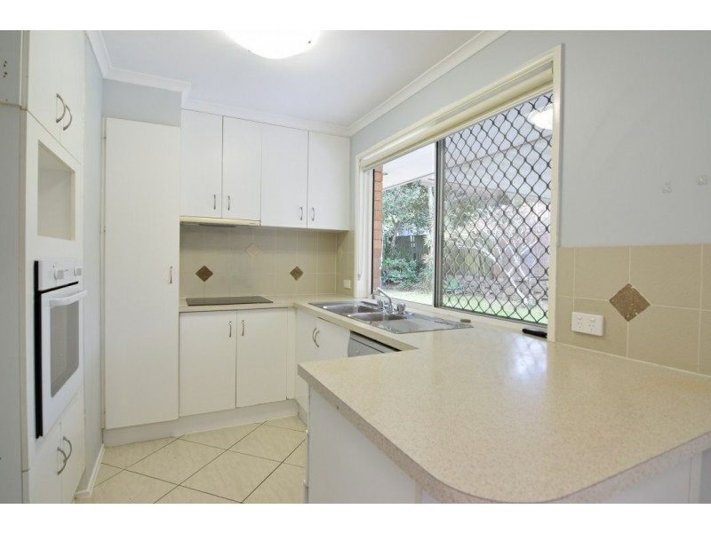 2/23 Chaplin Crescent, Oxenford QLD 4210