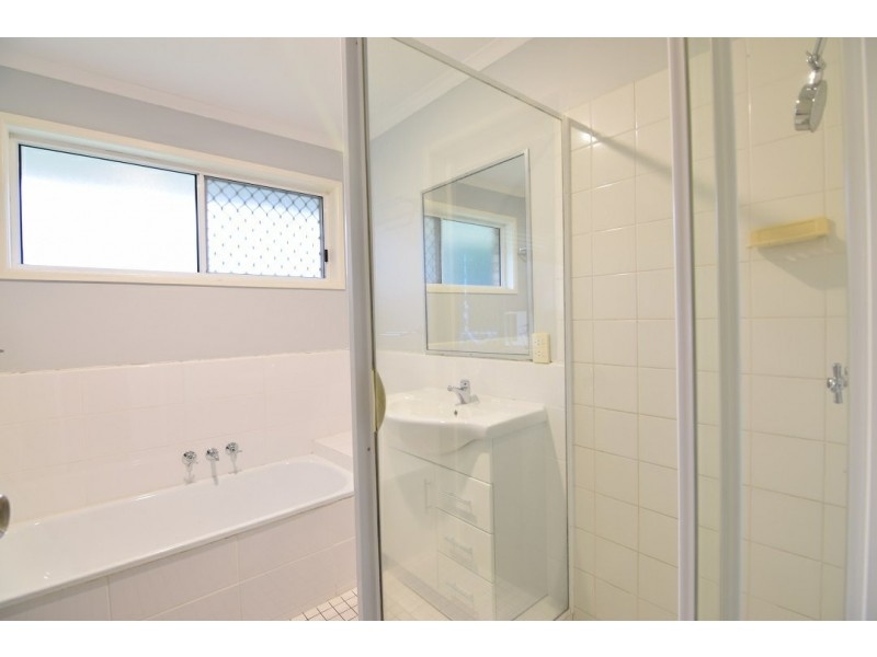 2/23 Chaplin Crescent, Oxenford QLD 4210