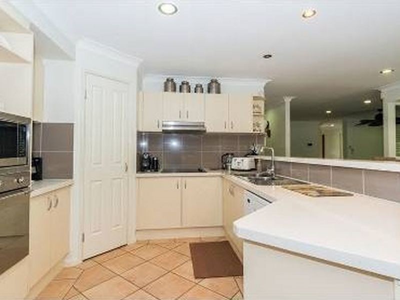 36 Urangan Court, Helensvale QLD 4212