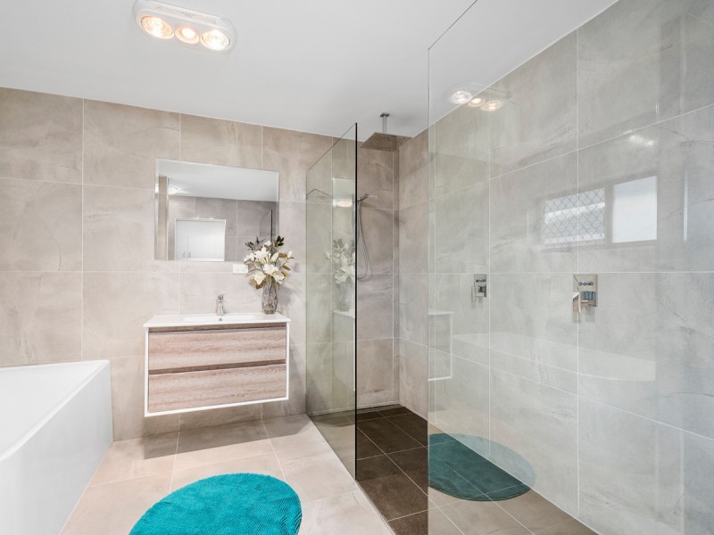 1 Calder Crescent, Helensvale QLD 4212