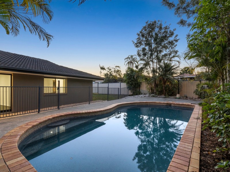 1 Calder Crescent, Helensvale QLD 4212