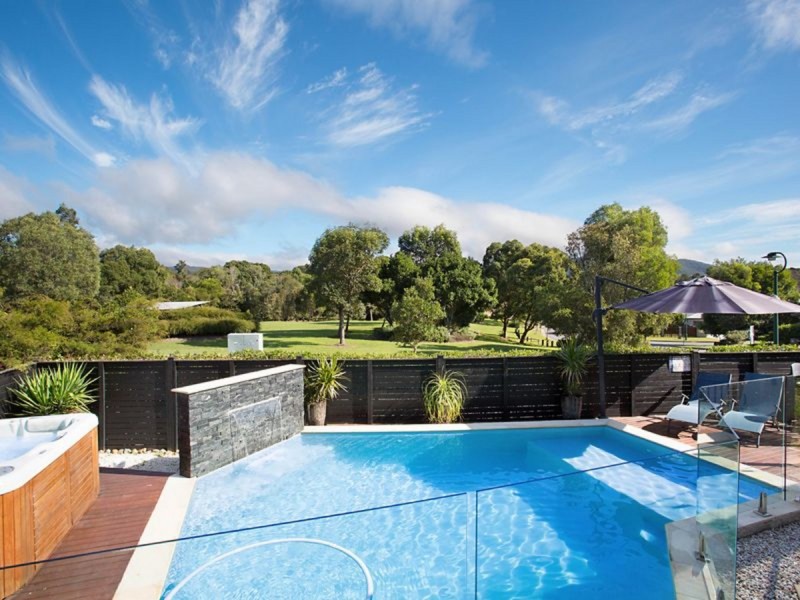 2 Nara Crescent, Oxenford QLD 4210