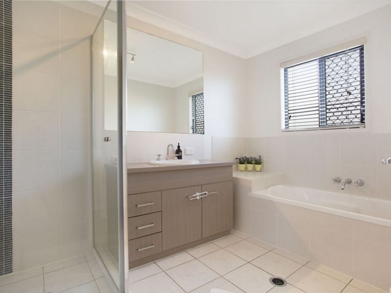 2 Nara Crescent, Oxenford QLD 4210