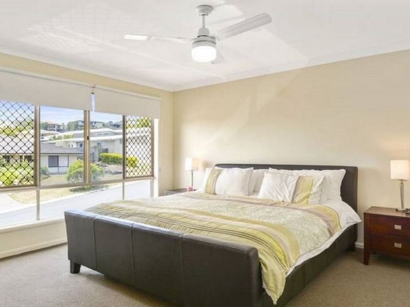 1/1 Ainsworth Street, Pacific Pines QLD 4211