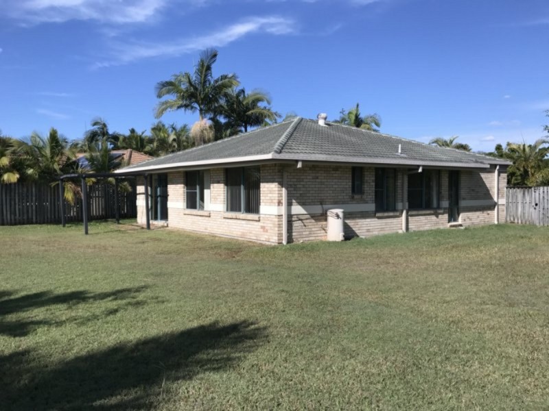 12 Kingman Court, Pacific Pines QLD 4211