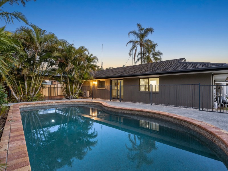 1 Calder Crescent, Helensvale QLD 4212