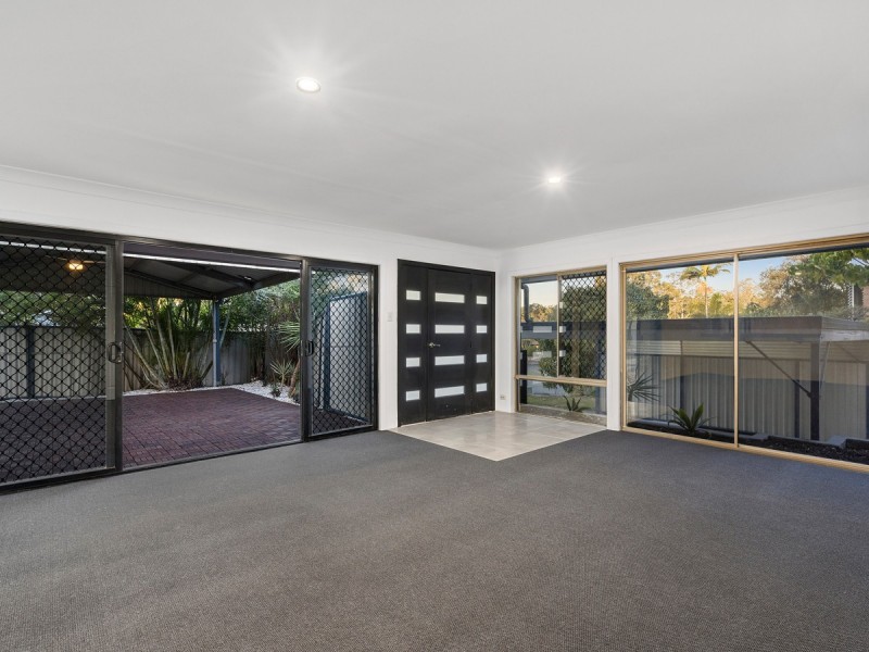 1 Calder Crescent, Helensvale QLD 4212