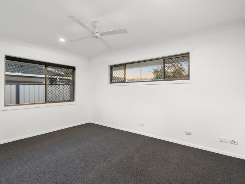1 Calder Crescent, Helensvale QLD 4212