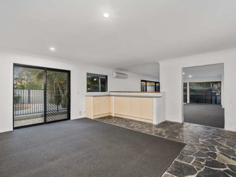 1 Calder Crescent, Helensvale QLD 4212