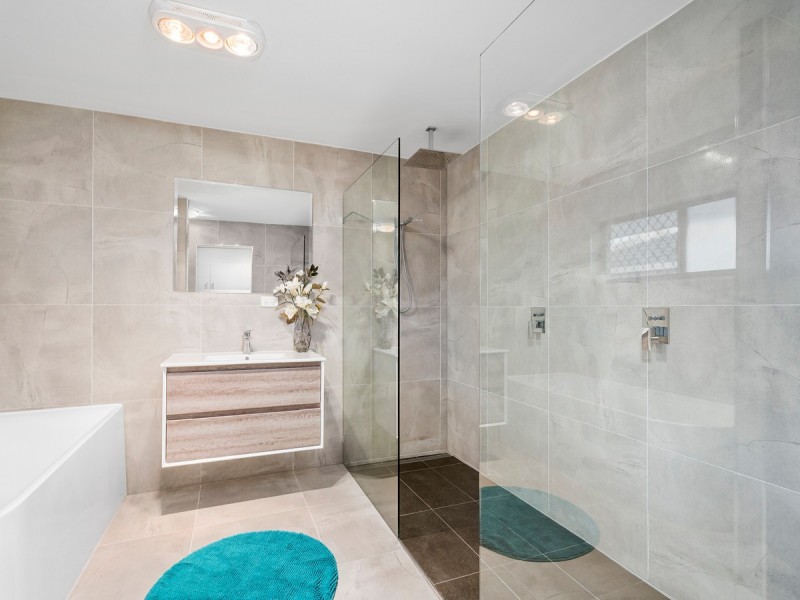 1 Calder Crescent, Helensvale QLD 4212