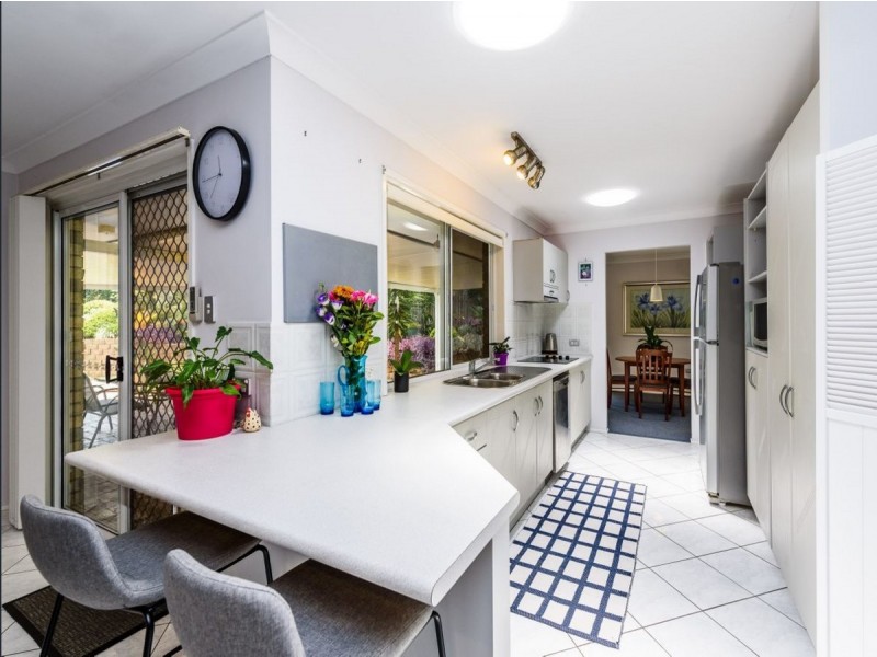 4 Corringle Close, Helensvale QLD 4212