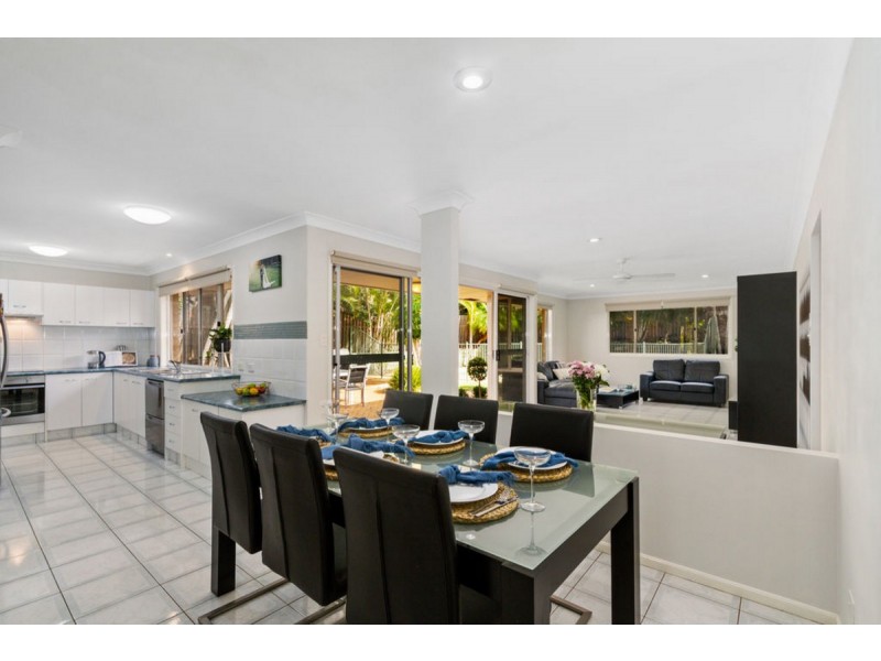 158 Mildura Drive, Helensvale QLD 4212