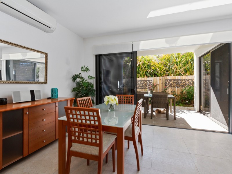 4 Hilltop Street, Labrador QLD 4215