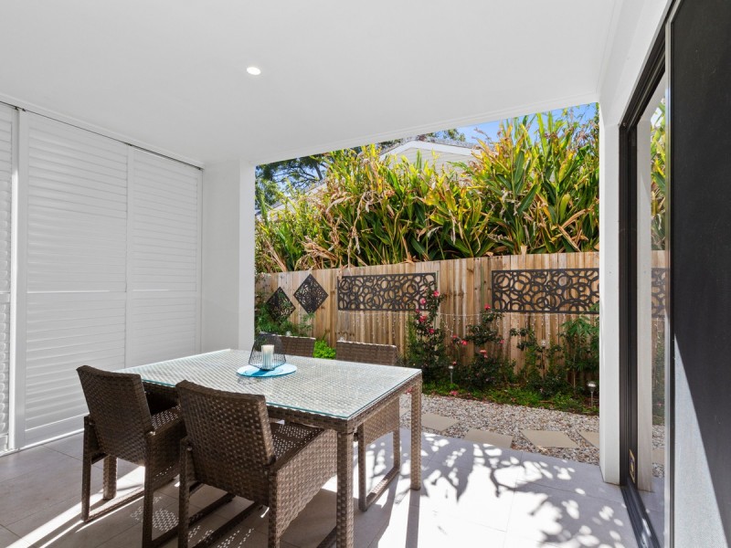 4 Hilltop Street, Labrador QLD 4215