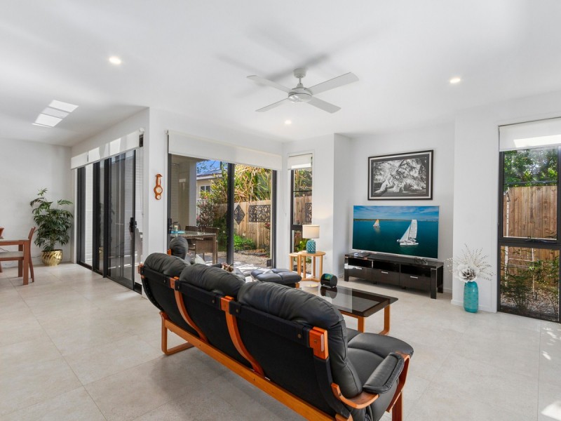 4 Hilltop Street, Labrador QLD 4215