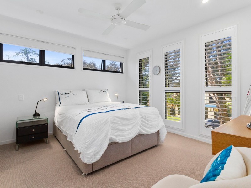 4 Hilltop Street, Labrador QLD 4215