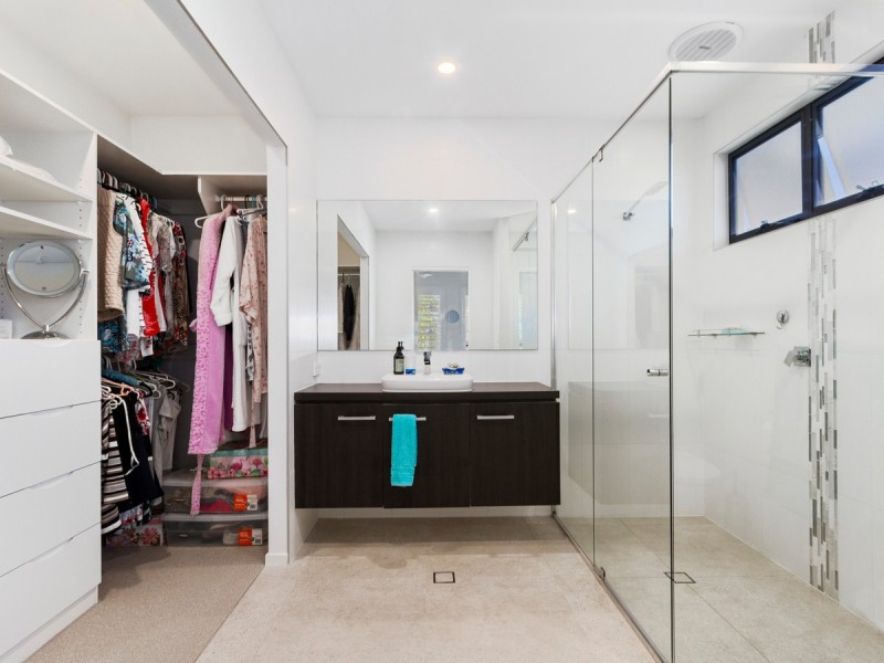 4 Hilltop Street, Labrador QLD 4215