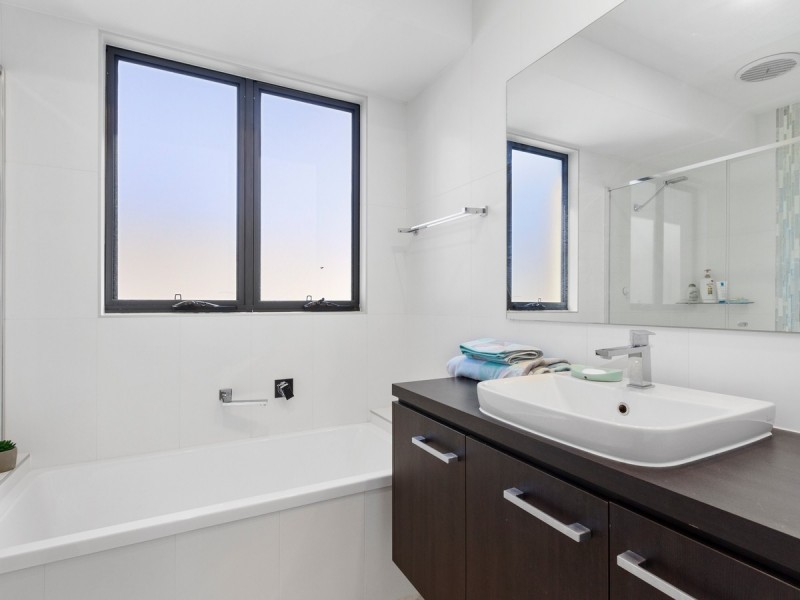 4 Hilltop Street, Labrador QLD 4215