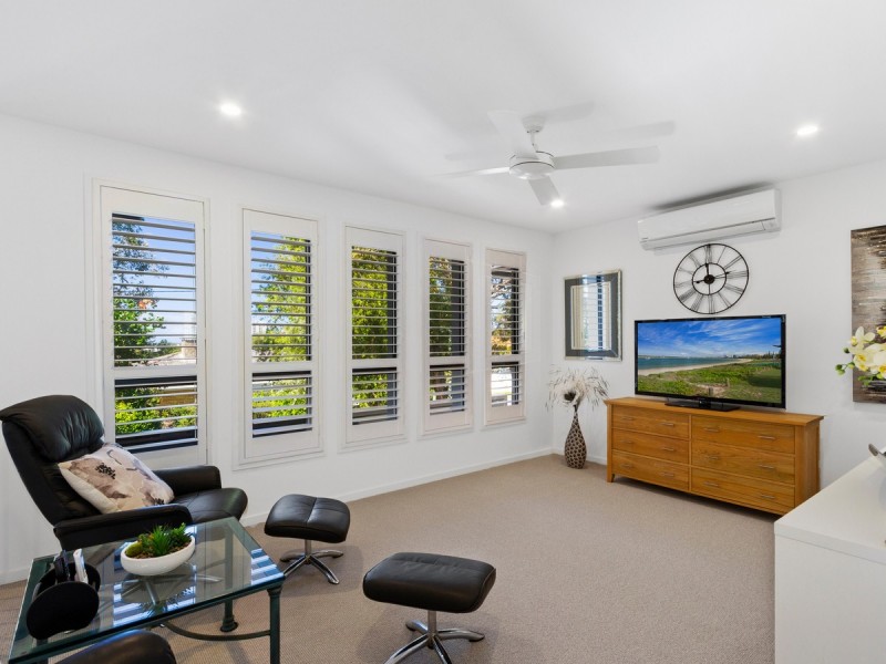 4 Hilltop Street, Labrador QLD 4215